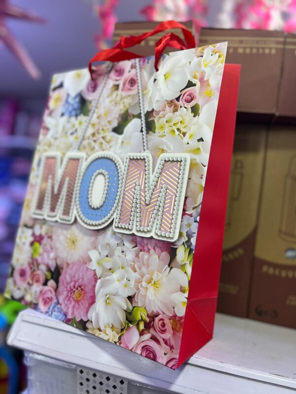 BOLSA DE REGALO MEDIANA 30 x 25 cm(diseños se eligen segun stock en la llamada de despacho) - Imagen 9