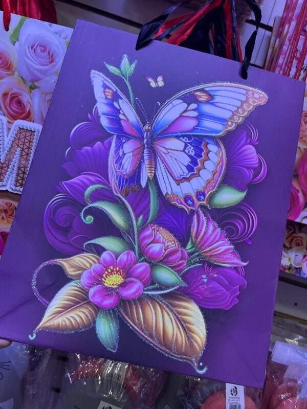 BOLSA DE REGALO MEDIANA 30 x 25 cm(diseños se eligen segun stock en la llamada de despacho) - Imagen 4