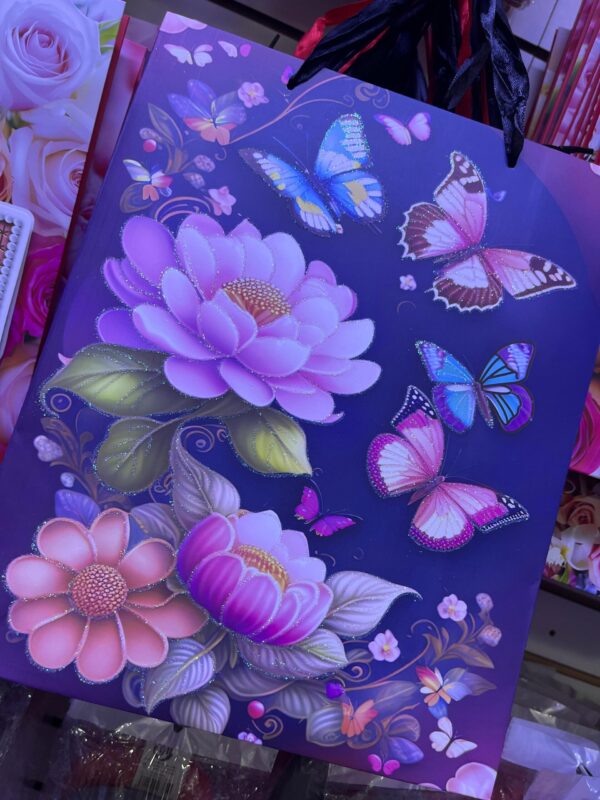 BOLSA DE REGALO MEDIANA 30 x 25 cm(diseños se eligen segun stock en la llamada de despacho) - Imagen 5