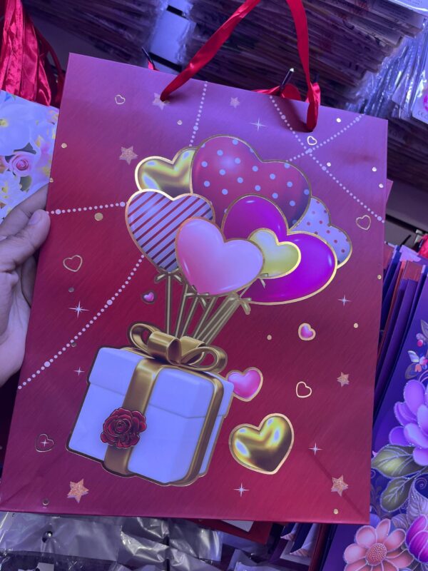 BOLSA DE REGALO MEDIANA 30 x 25 cm(diseños se eligen segun stock en la llamada de despacho) - Imagen 7