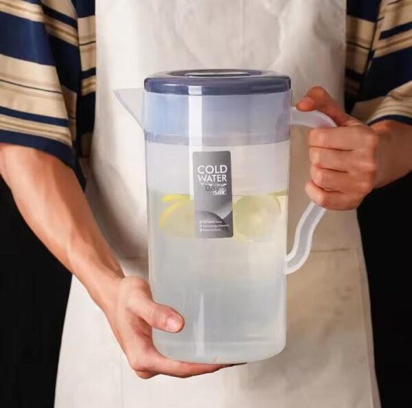 JARRA DE PLASTICO + VASOS
